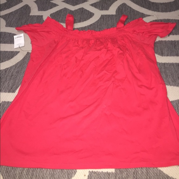 Red of the shoulder top - Picture 1 of 3